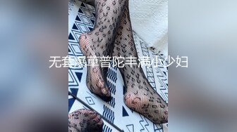 一路尾随跟踪小美女偷拍小鲍鱼