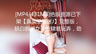 无套双龙入洞,大屌争先恐后往里怼,纹身痞子的逼里面深不见底