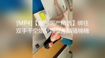 [MP4]【人间水蜜桃】三女一男选了两个双飞啪啪，口交后入猛操无毛肥逼搞完浴室洗澡