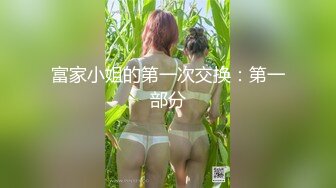 白领写真楼女厕绿毛衣高颜值大眼美女盯着镜头好刺激还搂起衣服露胸