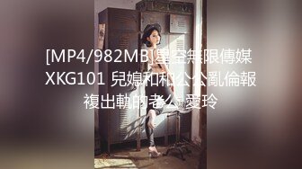 短发无毛肥美鲍鱼深夜展示，奶子也不错撅着屁股