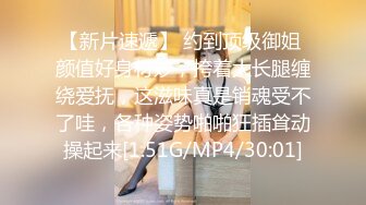 顶级绿帽淫妻分享『Beeeel』看看老婆是怎么主动勾引人的，实在太像荡妇了不，她已经变成荡妇了