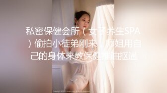 老哥约了个颜值不错丰满少妇，穿上情趣装调情