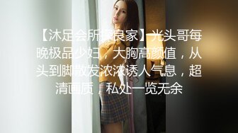 笑容甜美得就像吃了蜜似的甜美可爱小姐姐