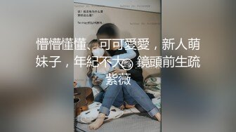 颜值不错的美少妇全程露脸换上制服诱惑伺候大哥，深喉大鸡巴坐在吊绳上让大哥抱着开飞机爆草，浪荡呻吟不止