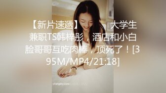 华东政法大学骚母狗 丁婕 手握男友的大鸡巴贪婪的舔舐 还边看电视边用鸡巴来摩擦牙齿 真是太会玩了