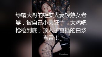 《极品CP魔手外购》想要精品必须作死后续！貌似男扮女装冒着风险藏身女厕~赤裸裸的拍脸拍逼有美女有极品逼4K原画 (1)