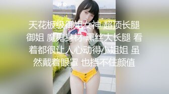 【新片速遞】 猥琐房东窗户缝偷窥❤️美女租客脱衣服准备洗澡[210M/MP4/04:47]