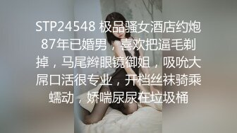 商城跟随偷窥漂亮小姐姐 身材不错 小内内卡着性感大屁屁