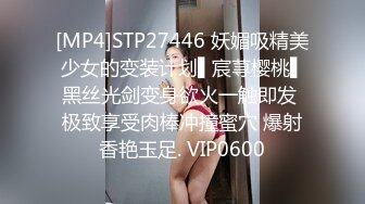 美女在酒店里有情调的帮我口交