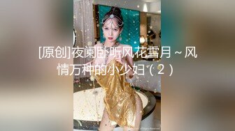 开宝马的骚姐姐车周围全是人 脱光揉捏大奶子掰骚逼特写喷尿