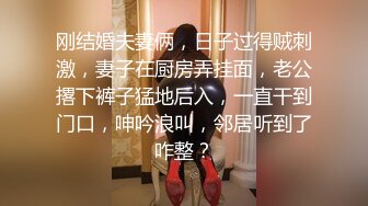 和长腿酥胸女友在家客厅做，声音超大