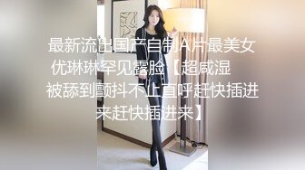 白裙粉嫩嫩小美女约到酒店 脱光光一起洗澡