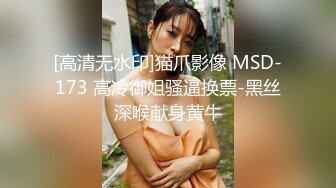 商场一路跟踪抄底极品JK裙黑丝美女 竟然没穿内裤人美B更美