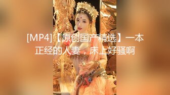 ❤️美乳小翘臀❤️穿着婚纱被单男拽着头发肏，看着老婆被内射极度淫骚D航空姐刚下飞机就被老公送到别人床上黑丝脚都还是酸的