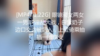 后入黑丝巨乳妹这奶子真爽，这奶子一晃一晃的谁顶得住，暴力挥锄头，内射了！