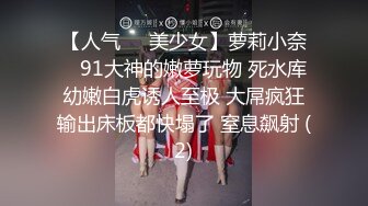 公共闪烁的裸体女人在街上要求在旁观者面前做爱，他们射在她身上 (6467af53eaac4)