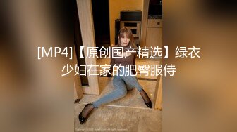 带着眼镜的斯文小妞路边给男友吃鸡巴