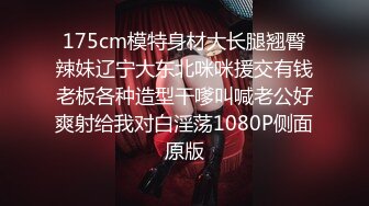 逛商场溜进女厕偷拍漂亮的女店员鲍鱼粉嫩