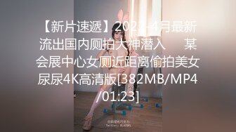 冒死趴墙偷窥房东的女儿洗澡被她家的狗发现了一直叫