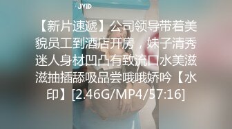 《极品CP魔手外购》商场女厕近景镜头先拍脸再拍逼，各种年轻美女小姐姐小少妇方便，大屁股潮妹透明内裤简直太骚了 (13)