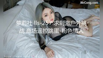 餐厅女厕多角度偷拍高跟美女逼洞让眼镜小伙给搞大了