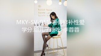 第一白虎美穴18极品萌妹，扎着麻花辫黑白丝袜，翘起双腿给你看小穴，按摩器玻璃棒双管齐下，奶子上抹酸奶浴室喷水