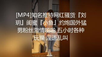 商场女厕全景偷拍多位美女的各色美鲍