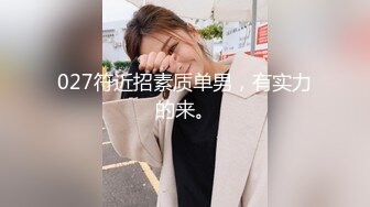 有钱人的快乐就是这么枯燥无味 ktv点三个妹子 一个唱歌 两个舔脚