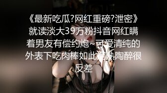 穿着连体服勾引男友，少妇就是好。