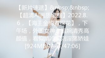 会喷奶的宝妈妈~逞还没断奶，老公没在家，偷偷在线挤奶请炮友们品尝一下新鲜奶水，味道太棒了！快快张开小嘴巴来吃一口吧！~