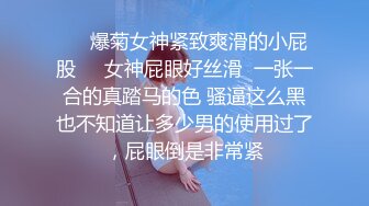 漂亮美女骚浪贱，一次没操够，户外车震叫声听的心痒痒内射