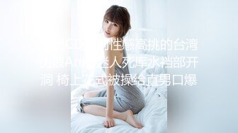 【新片速遞】 游乐场女厕偷窥破洞牛仔裤美女白嫩的大屁股和小黑鲍[76M/MP4/00:50]