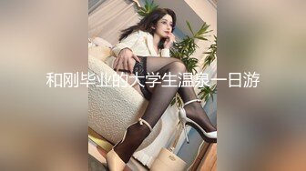 老婆握着我手让人肏