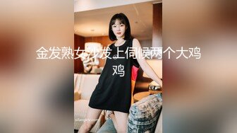 颜值杠杠的美女，天黑 尾随她到大楼厕所里，悄悄打开手机记录下她尿尿的美穴！ (1)