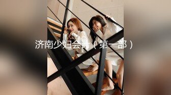 清纯文静邻家妹妹型新人小姐姐，拨开丁字裤扣弄超嫩粉穴，手指抽插搞得很湿，拿出假屌侧入娃娃音娇喘