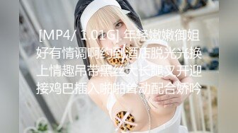 性感网红大奶美女小曼玉穿着黑丝高跟龙雪山上和网友野战,被操的嗷嗷大叫