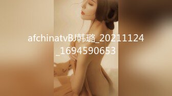 [MP4/ 1.01G] 眼镜大叔2000大洋约操兼职美女，肉感身材丰乳肥臀，张开双腿一顿舔逼，沙发上操侧入抽插