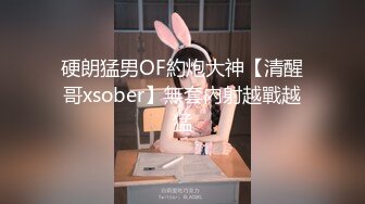 邻居家三姐妹和她妈妈洗澡全部被我偷拍,回家对着三姐妹一人撸了一发 (2)